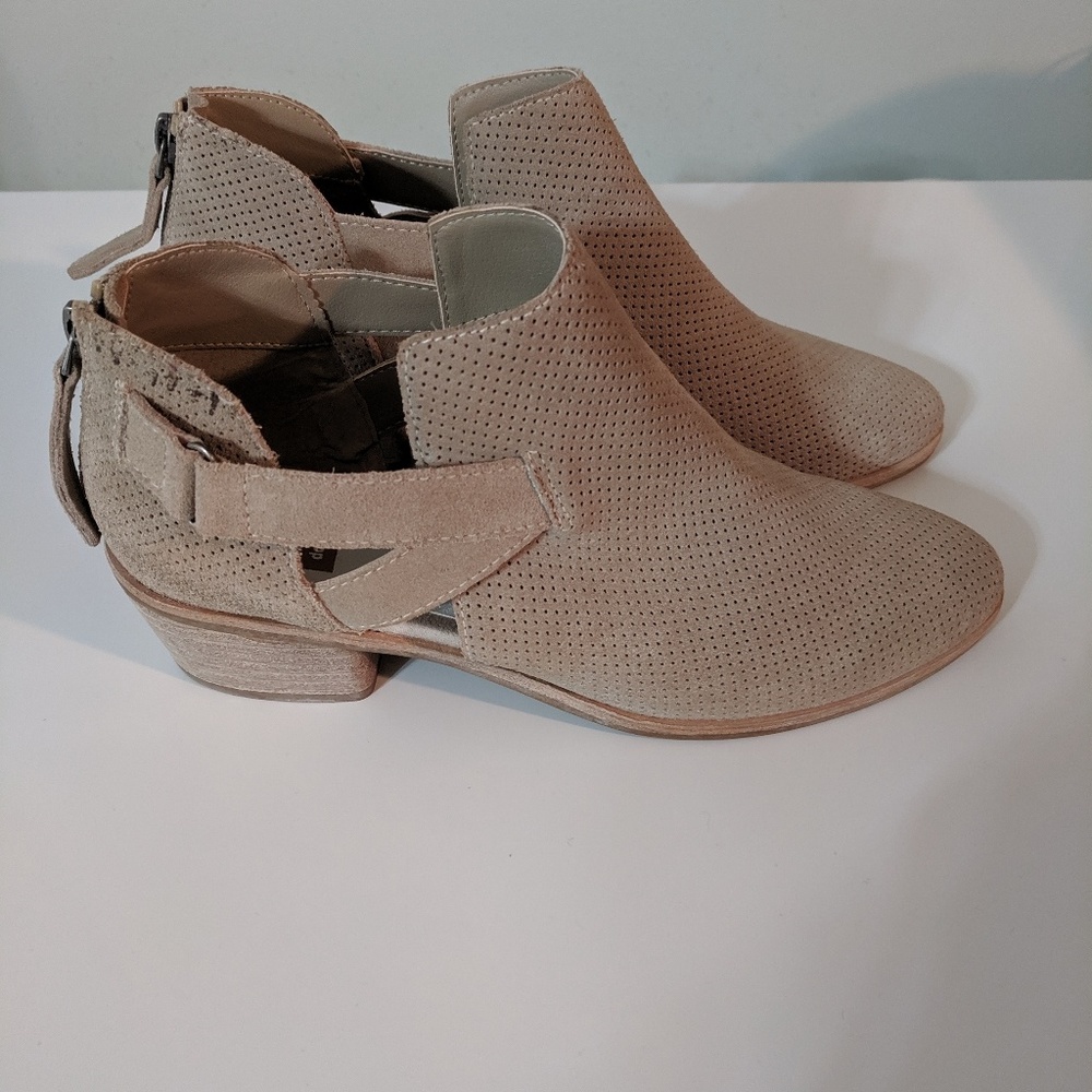 Dolce Vita ankle booties